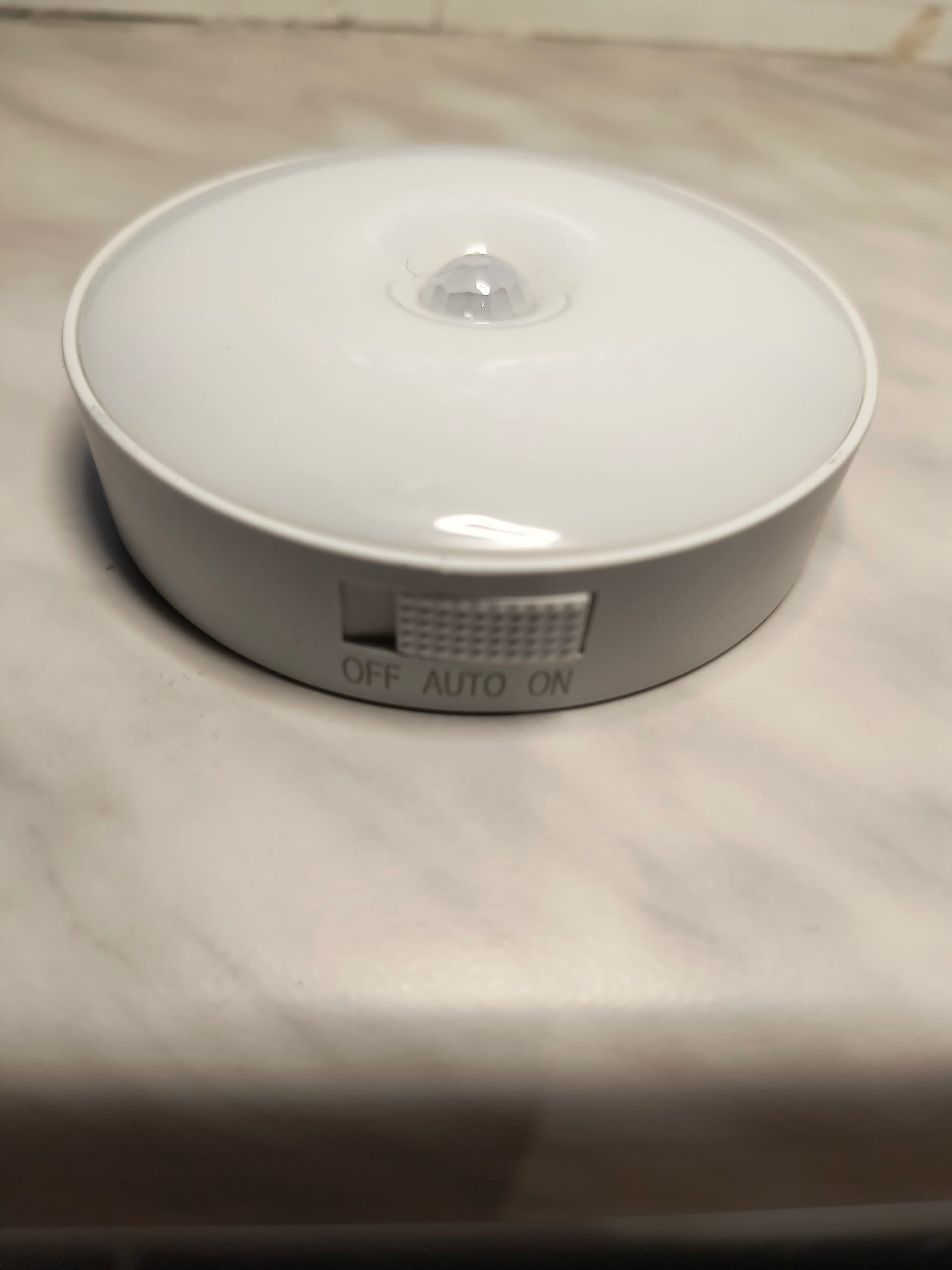 Lampka nocna LED z czujnikiem ruchu, ładowana przez USB, do kuchni, sypialni, schodów, przedpokoju, szafki, garderoby – energooszczędna