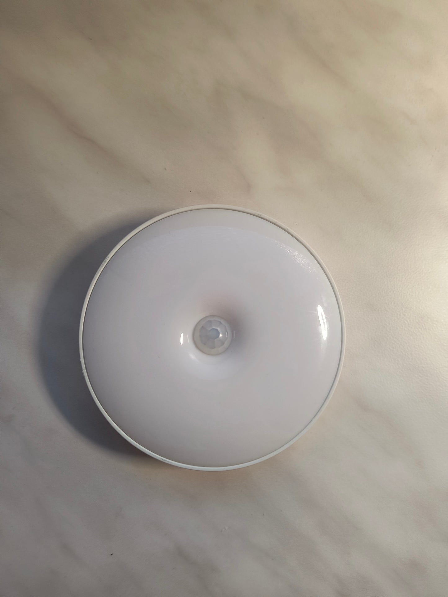 Lampka nocna LED z czujnikiem ruchu, ładowana przez USB, do kuchni, sypialni, schodów, przedpokoju, szafki, garderoby – energooszczędna